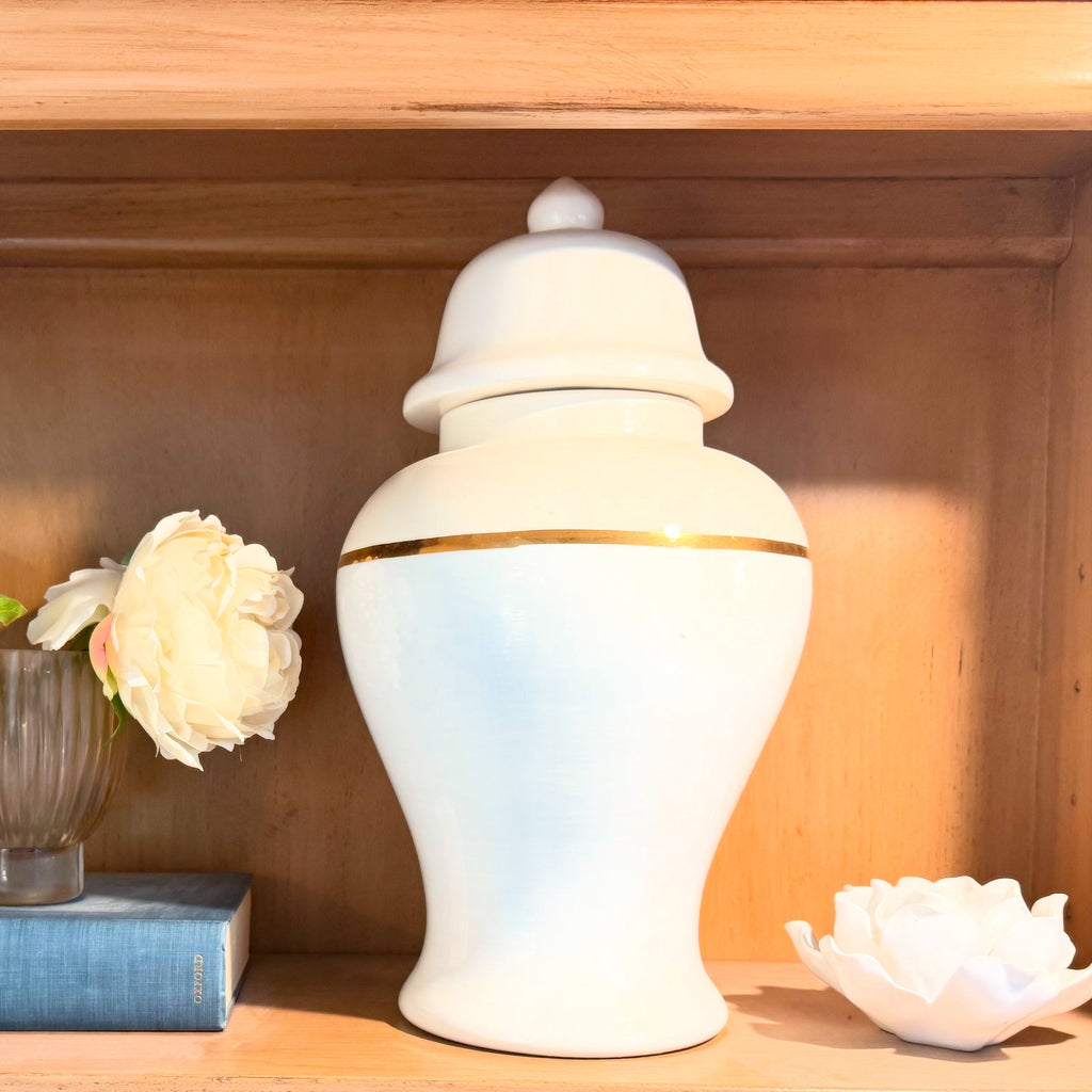 Honoring Loved Ones with Keepsake Urns: A Guide to Choosing the Right Memorial